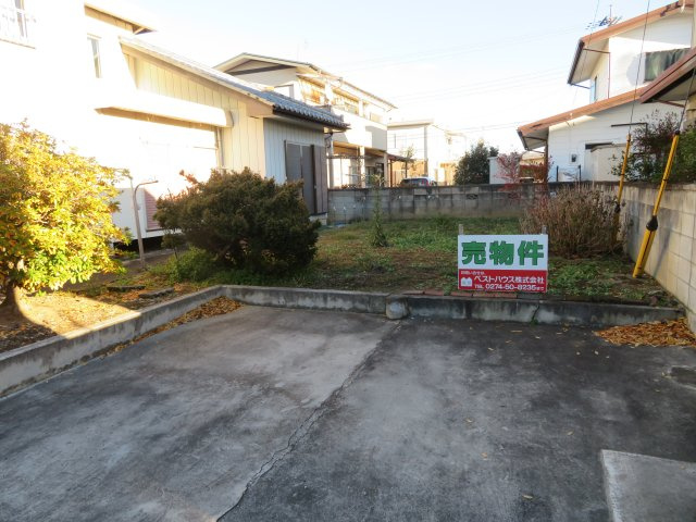 藤岡市下大塚　中古498の駐車場