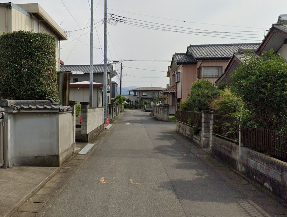 藤岡市下大塚　中古498の前面道路含む現地写真