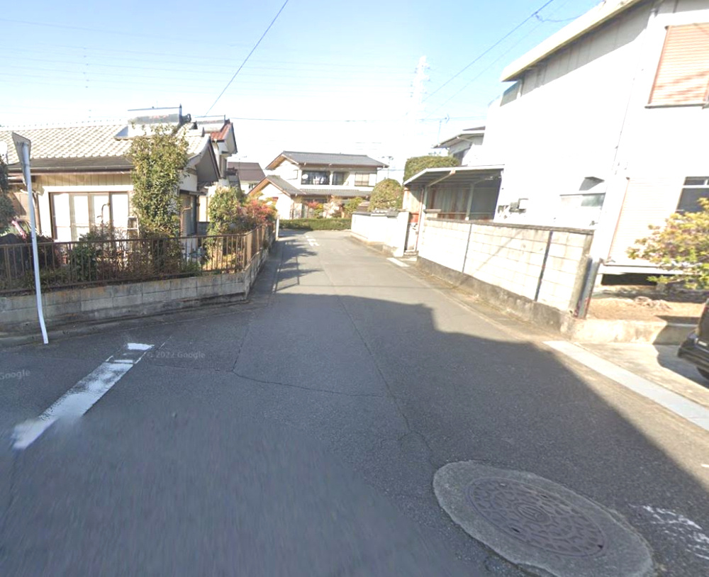 藤岡市下大塚　中古498の前面道路含む現地写真