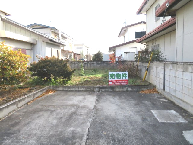 藤岡市下大塚　中古498の駐車場