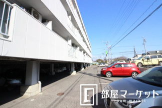 【駐車場】