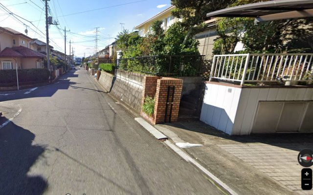 高崎市吉井町南陽台　中古の前面道路含む現地写真