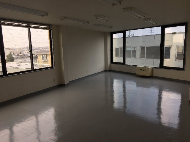 近江八幡市中村町の事務所の内装|内装です