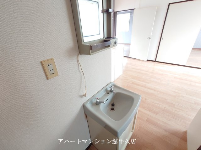 山口コーポの独立洗面台|類似です