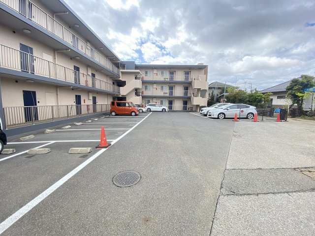 アスモ・グランデの駐車場|駐車場完備です