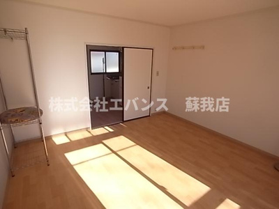 【寝室】 | サンライフ21 | 広くて明るい寝室