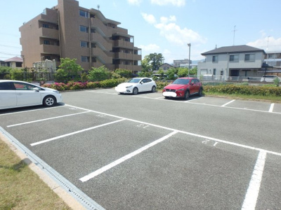 【駐車場】 | アーバンハイツ段上 | 駐車場に車を止められます