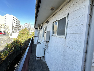 【その他共用部分】 | 山口ハイツ | 共用廊下です♪雨に濡れずにお部屋に入ることができ、荷物が多い日も便利ですね☆