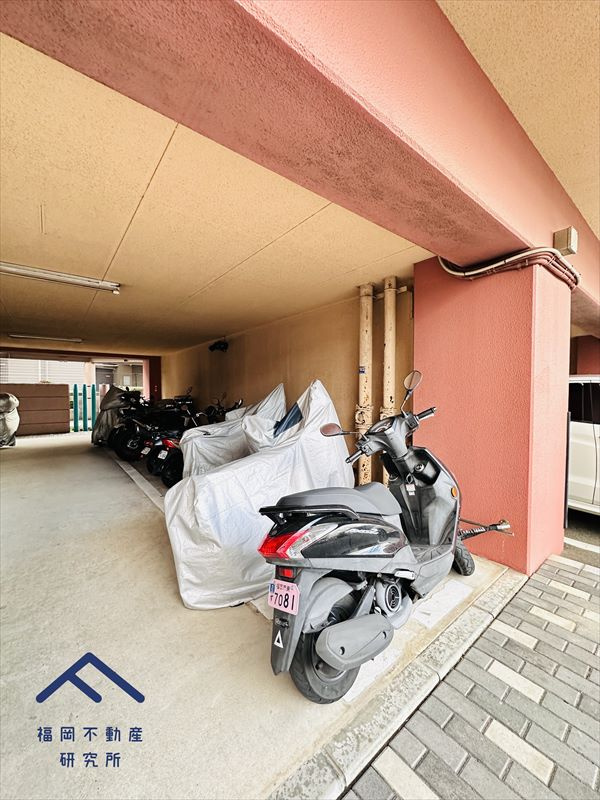 アンピール箱崎東Ⅱの駐車場