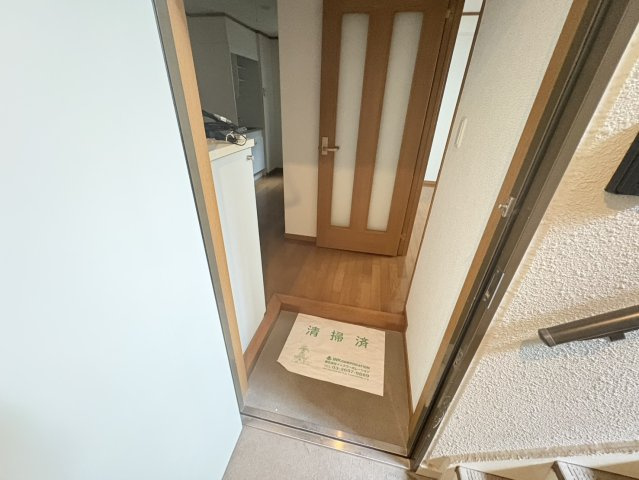 メゾン市川南の玄関