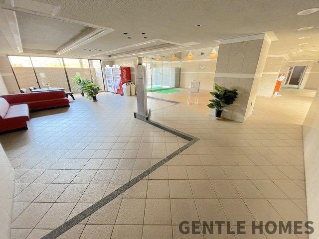 エバーライフ東平尾公園B棟のエントランス