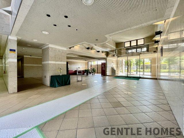 エバーライフ東平尾公園B棟のエントランス