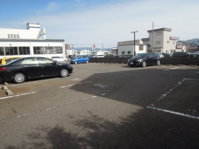 リバーサイドアベニューの駐車場