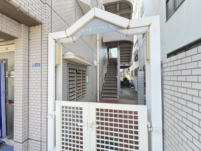 あけぼのSSビルのエントランス