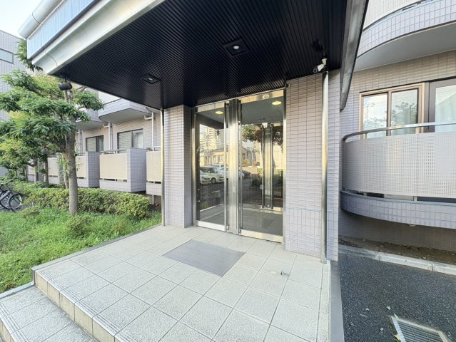 カンファーコートのエントランス