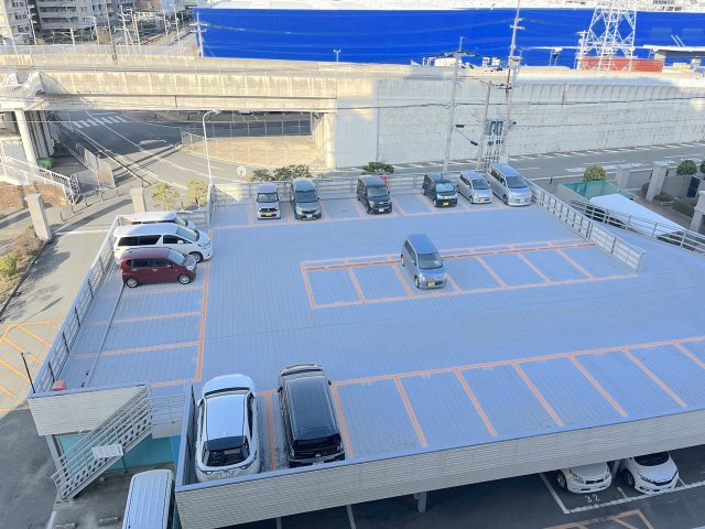 グランドパレス新宮の駐車場