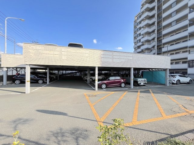 グランドパレス新宮の駐車場
