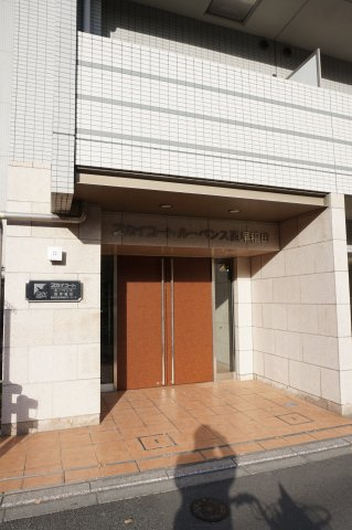 スカイコートルーベンス西早稲田のエントランス