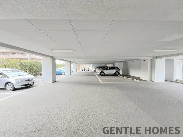 ガーデンライフ和白丘参番館の駐車場