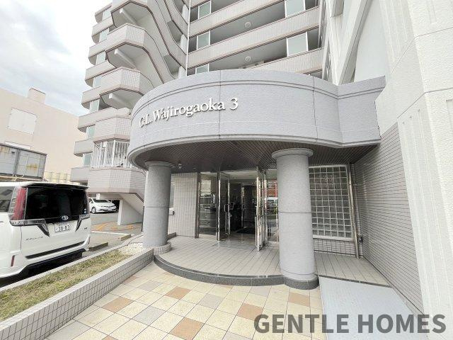 ガーデンライフ和白丘参番館のエントランス