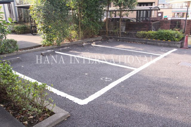 レオパレスわかたけの駐車場