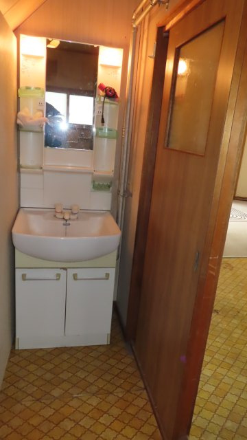 北見市緑町６丁目２番１号　中古売家の脱衣所|洗面化粧台