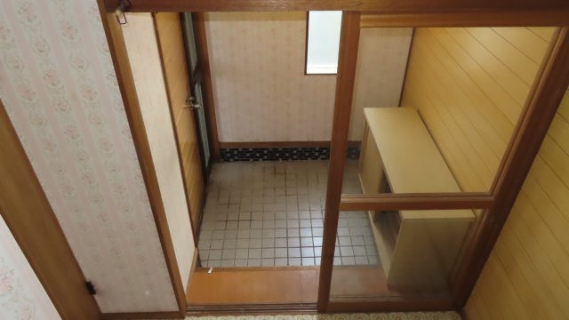 北見市緑町６丁目２番１号　中古売家の玄関