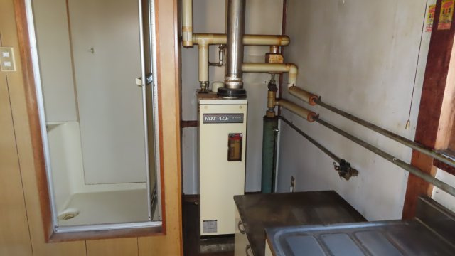 網走市桂町２丁目４１番地７、４４番地４、４５番３９　中古売共同住宅の発電・温水設備|２－２：ボイラー