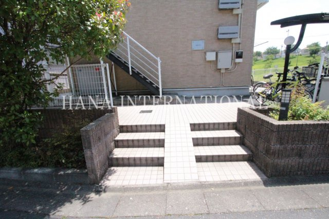 レオパレス七国レオンのエントランス