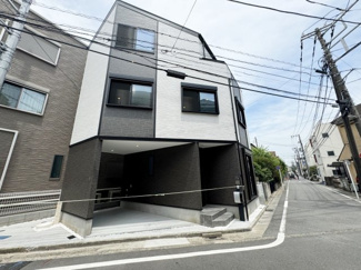 【前面道路含む現地写真】 | 落ち着いた雰囲気の外観です
