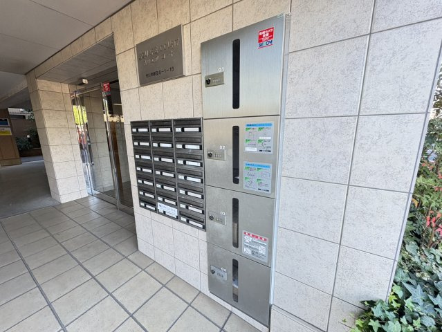 スクエア コートのエントランス