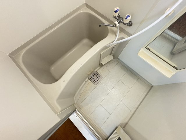 スクエア コートの浴室