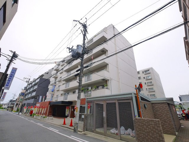 西大寺グランドハイツの外観