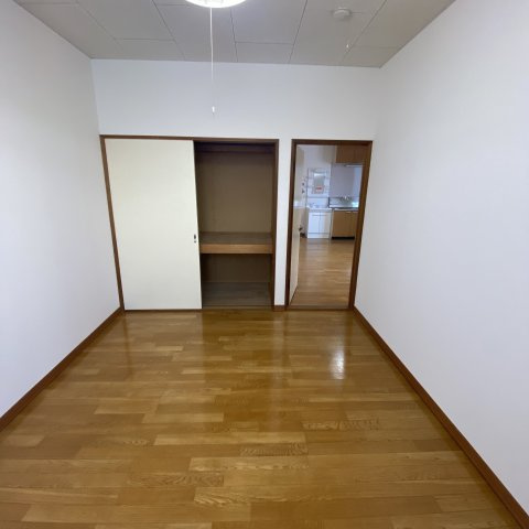 パールシティの洋室