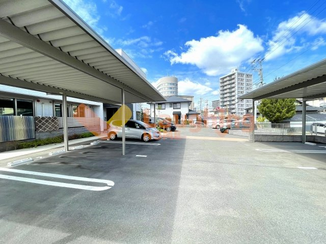アレーズメゾンの駐車場|駐車場に車を止められます