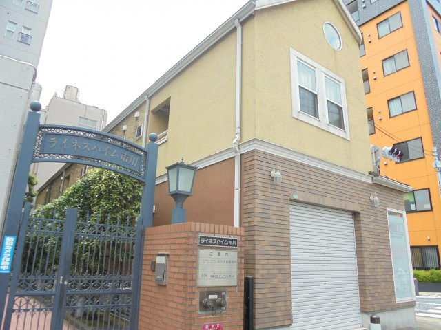 ペジーブル市川のエントランス