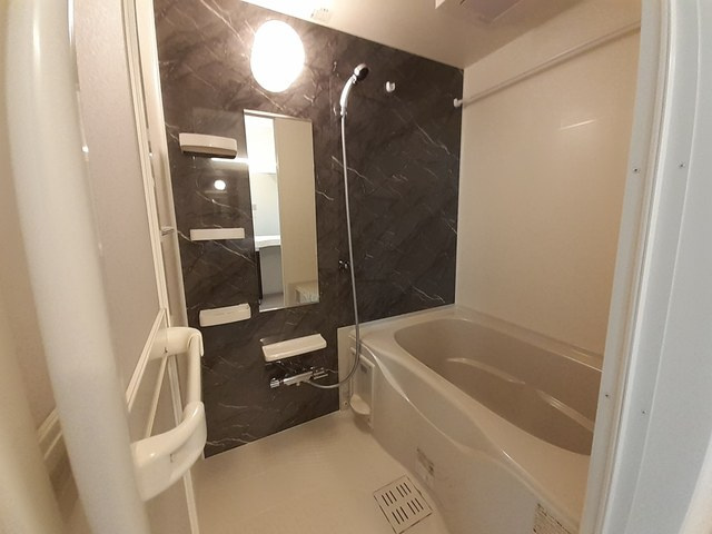 メゾンシュエットの浴室|バス