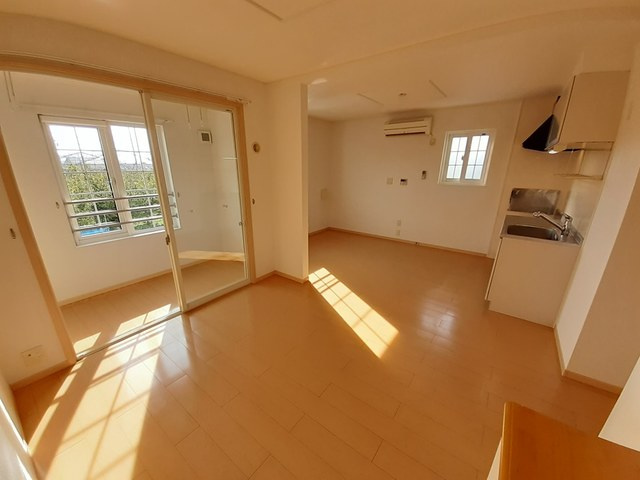 ウィスティリア　パディ弐番館の居間・リビング|居室・リビング