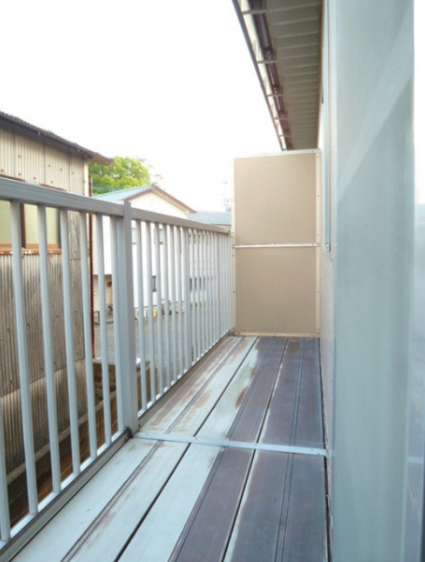 さくらハイツ【10,000円キャッシュバック対象物件】のバルコニー|バルコニーからの眺めを楽しみながら食事をしませんか