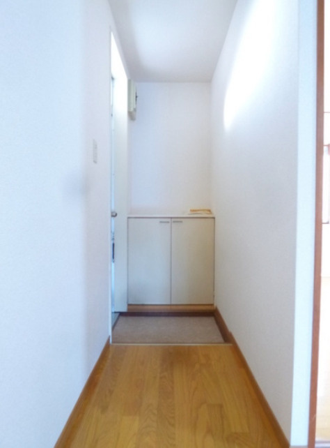 さくらハイツ【10,000円キャッシュバック対象物件】の玄関|ゆったりとした玄関です