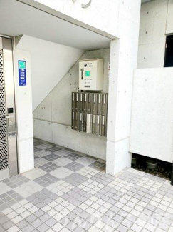 【エントランス】 | 落ち着いたエントランスです
