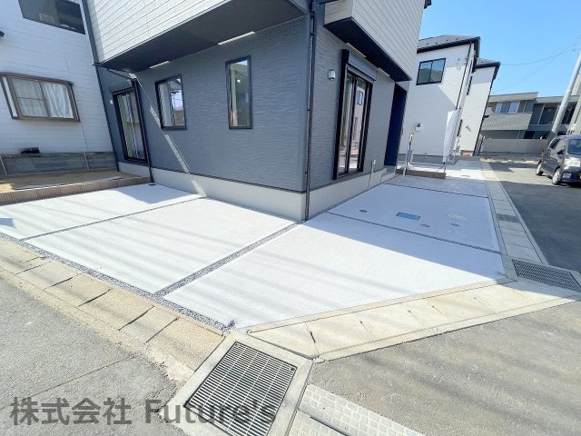 三郷市彦野1丁目　新築戸建　全7棟　1号棟の駐車場|カースペースL字2台駐車可能です