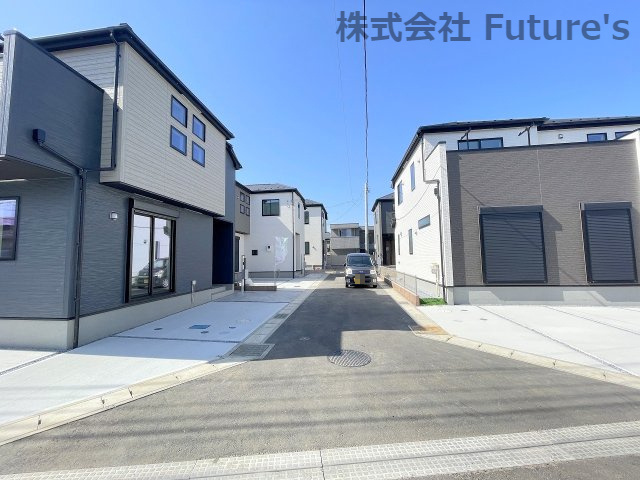 三郷市彦野1丁目　新築戸建　全7棟　2号棟の前面道路含む現地写真|中央新設道路の写真です。