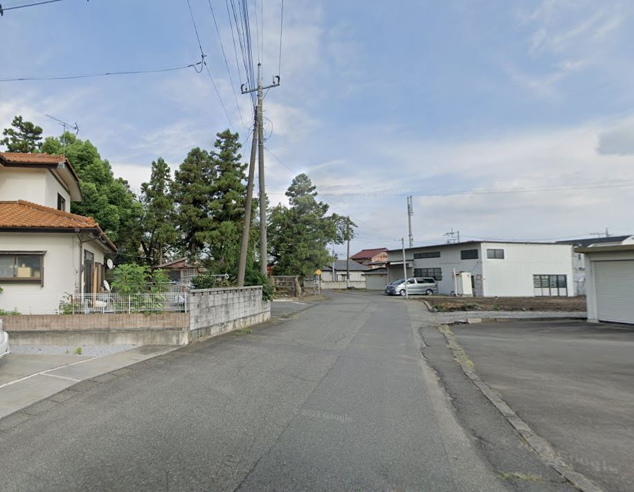 玉村町板井　中古700の前面道路含む現地写真