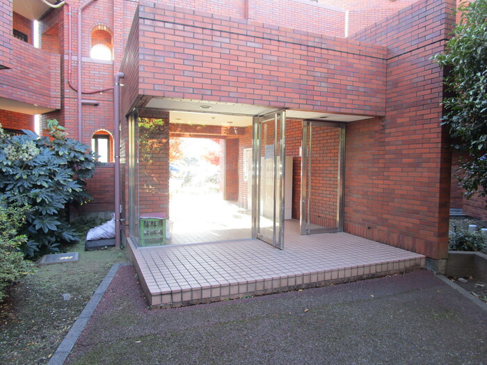 エムズ・アークC棟のエントランス