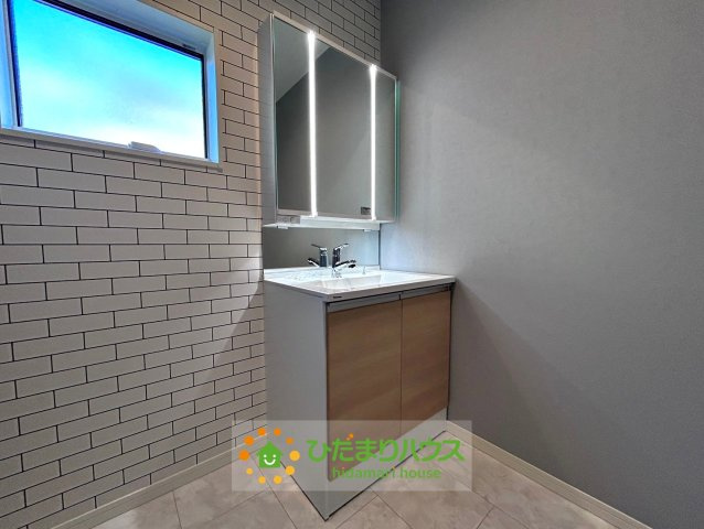 久喜市上町　新築未使用の独立洗面台|おしゃれな洗面台で朝の身支度も捗りますね。