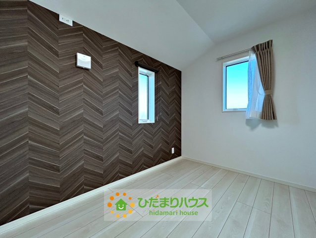 久喜市上町　新築一戸建て　の子供部屋|小窓から光が入るこちらのお部屋はお子様にどうぞ。