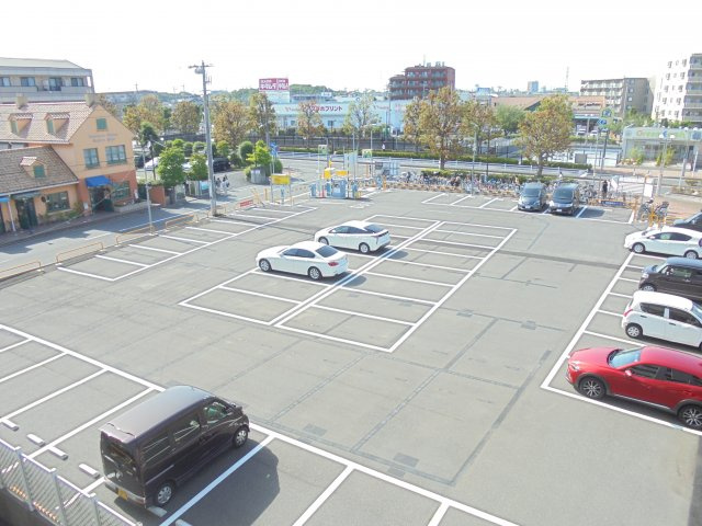 グリーンマノリアルの駐車場