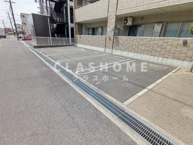 サンコートキューラの駐車場