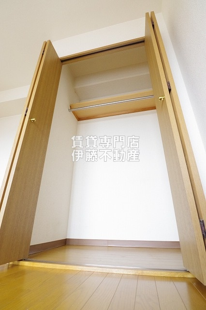 レージュ　ウエストの収納|クローゼット